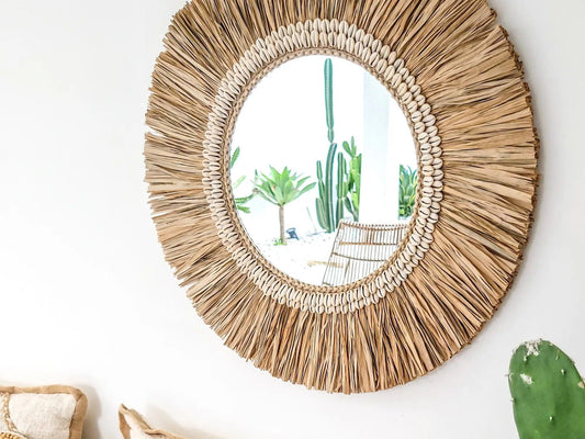 Handgefertigter Boho Spiegel aus Bali mit Muschelrahmen