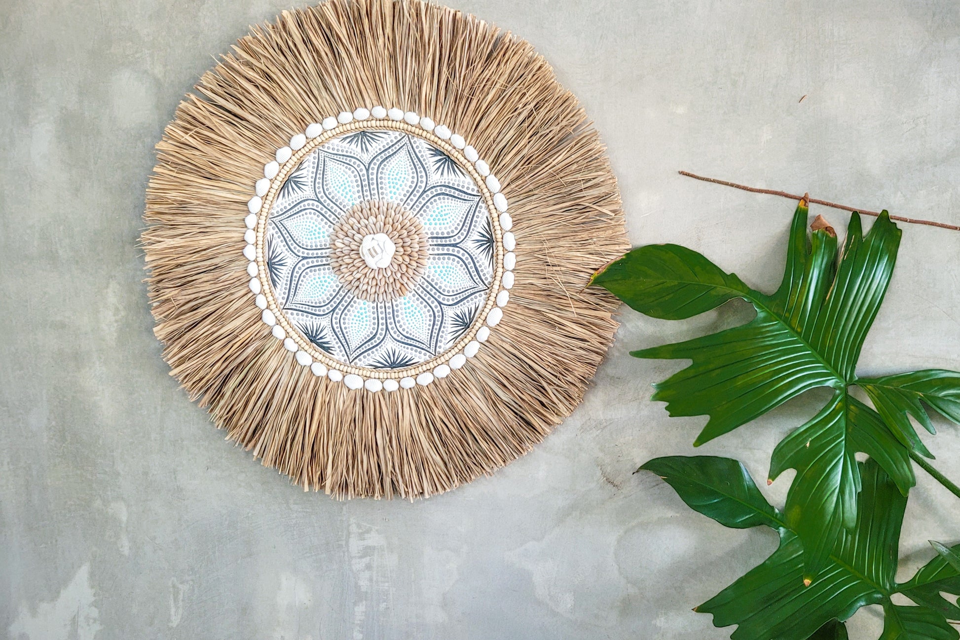 Tropische Bali Wanddekoration aus Raffia und Muscheln Boho und Tribal Stil