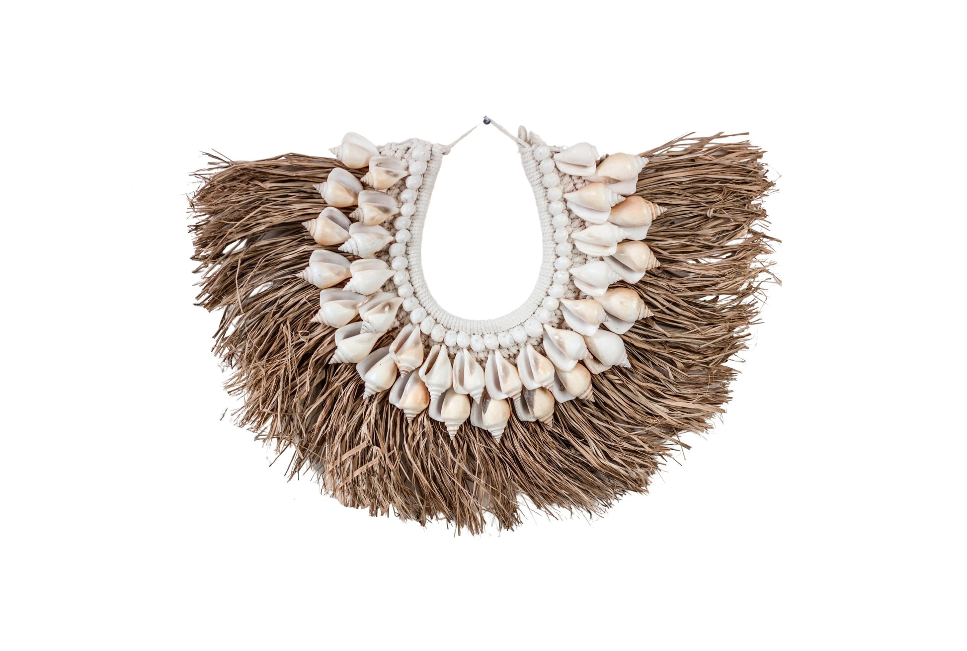 Nachhaltige Boho Wanddeko mit Muscheln und Raffia für tropisches Ambiente