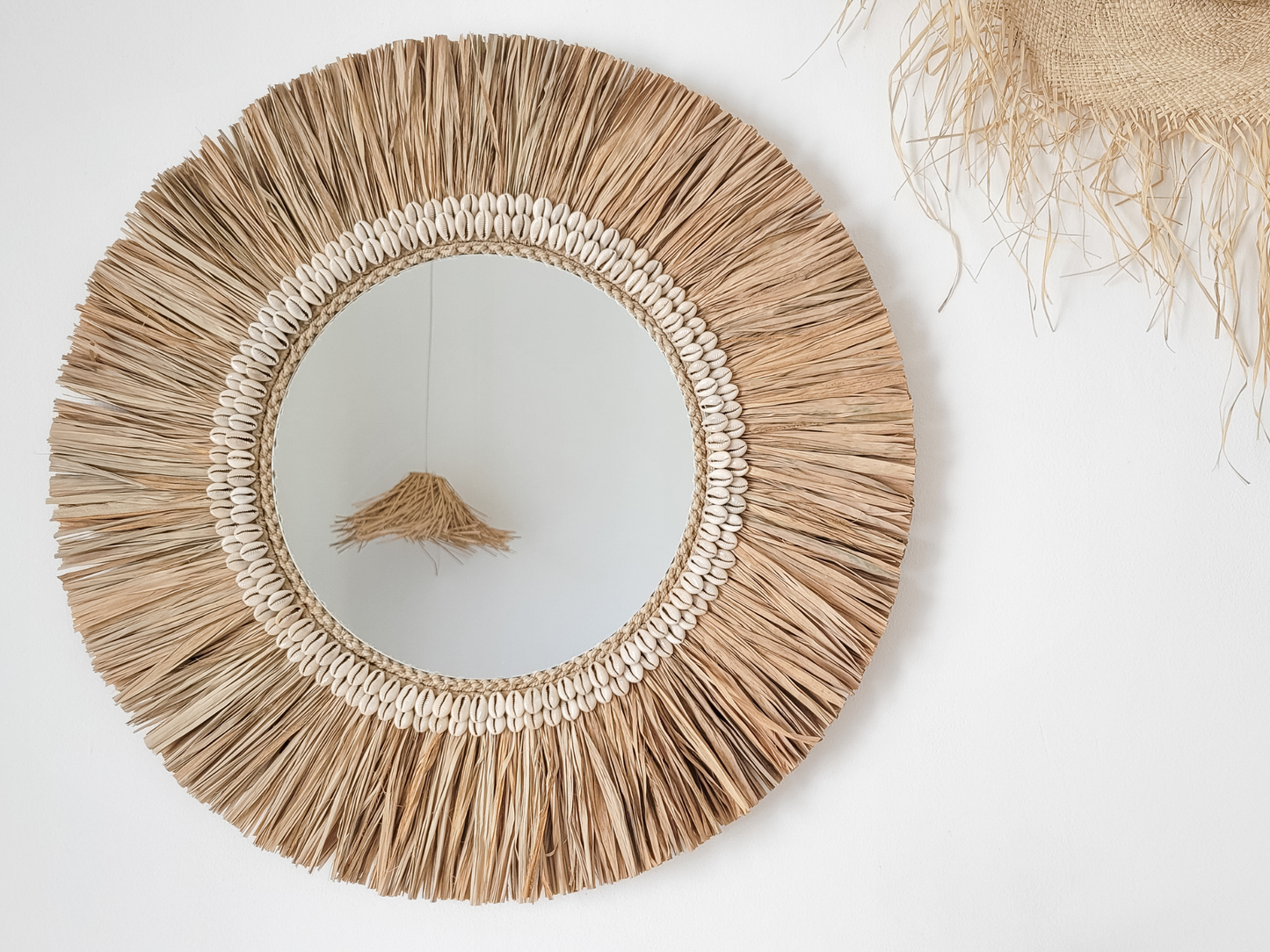 Küstenstil Wandspiegel aus Kauri Muscheln