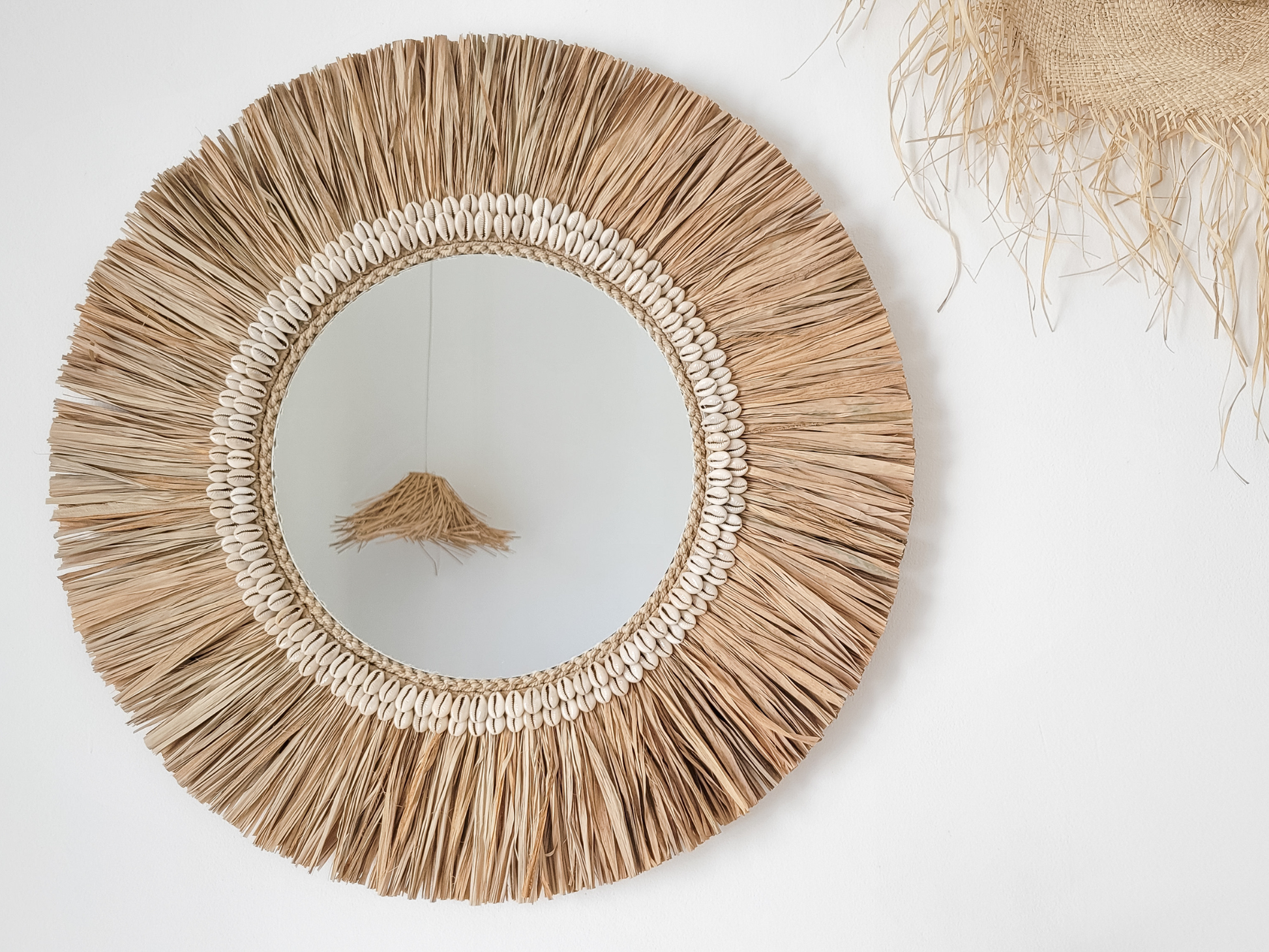 Küstenstil Wandspiegel aus Kauri Muscheln