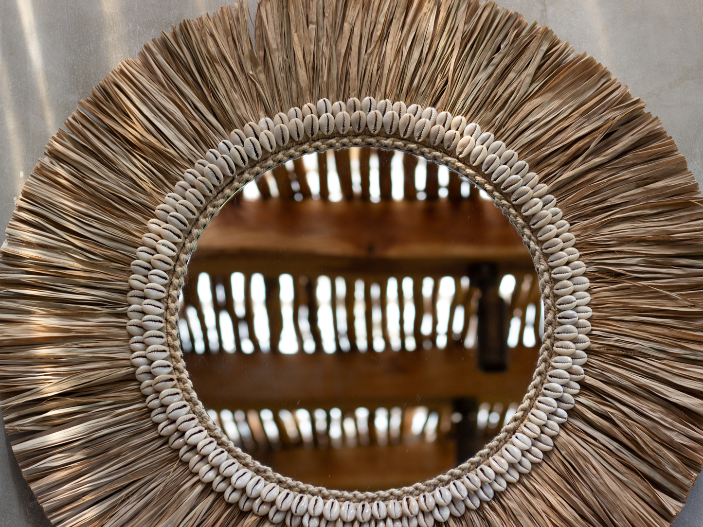 Handgearbeiteter Bali Spiegel mit Naturmaterialien