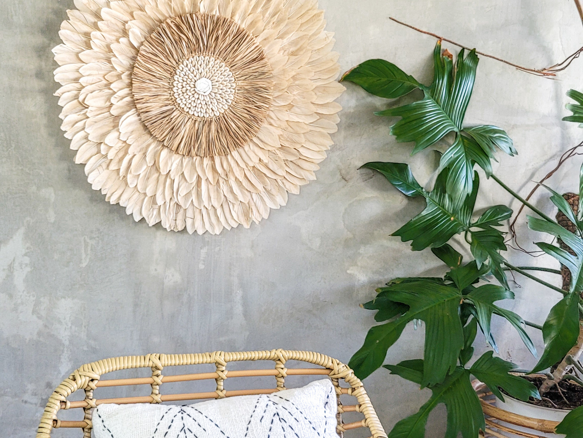 Exklusive Bali Wanddeko – Boho Style mit Federn & Raffia