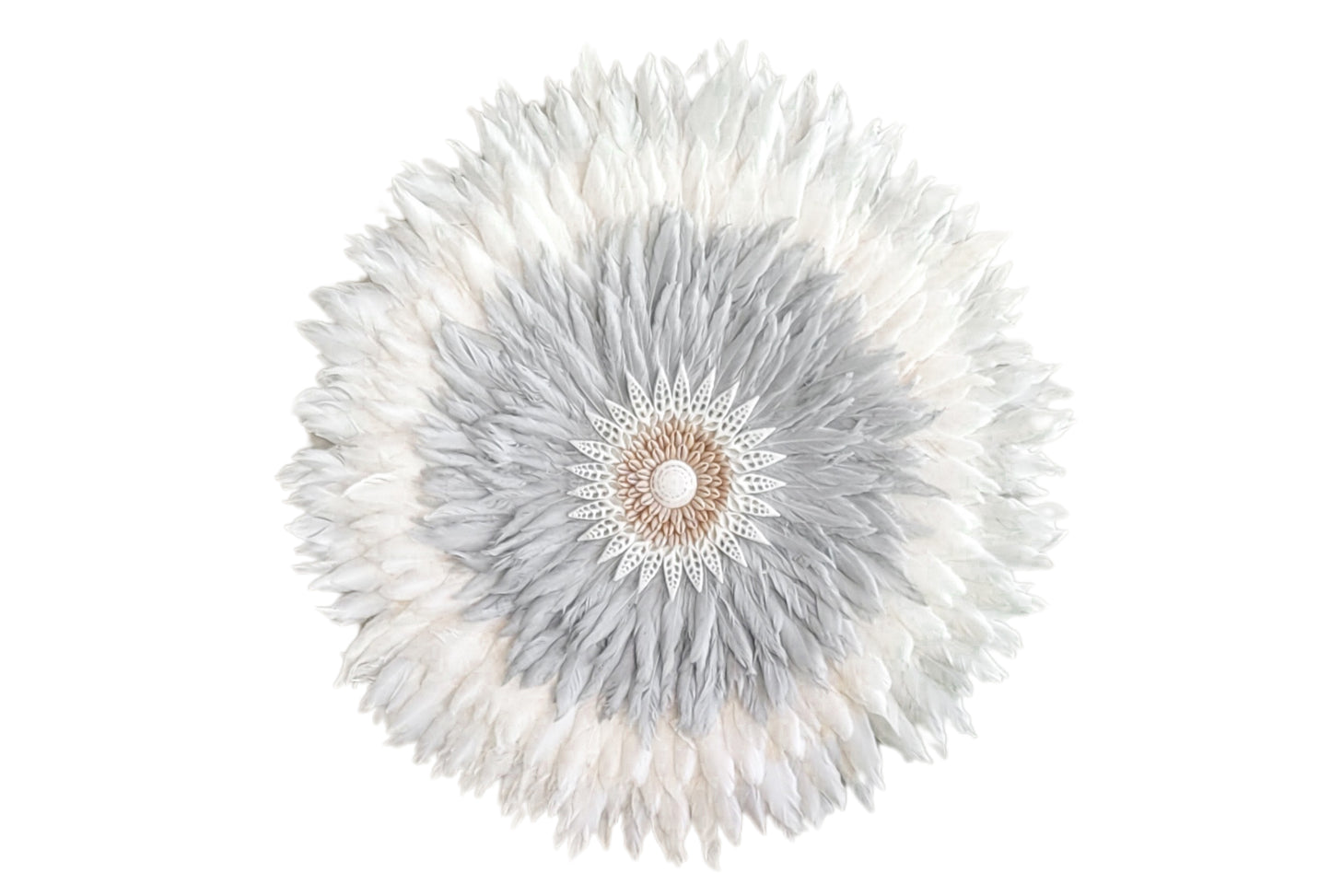 Juju Wanddeko aus Bali mit Federn und Muscheln im Boho-Stil für eine einzigartige Wanddekoration