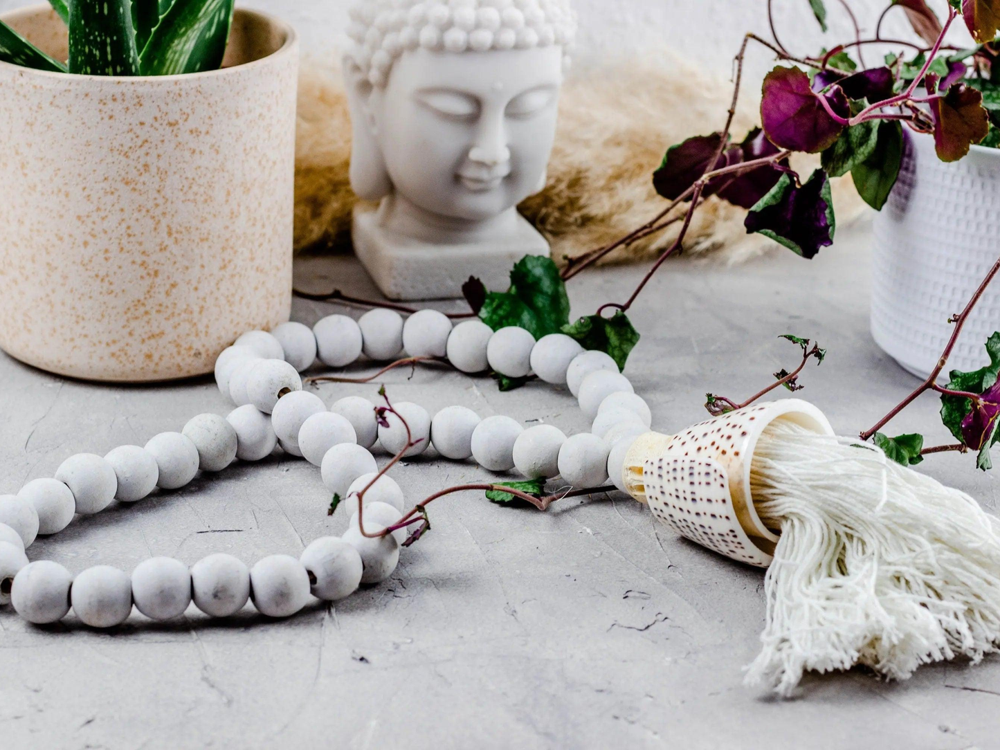 Handgefertigte Holzperlenkette mit Muschel aus Bali für Tribal-Einrichtung