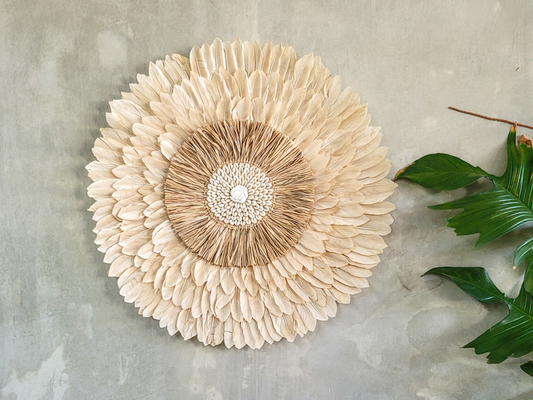 Tropische Boho Deko – Wandschmuck aus Muscheln & Federn