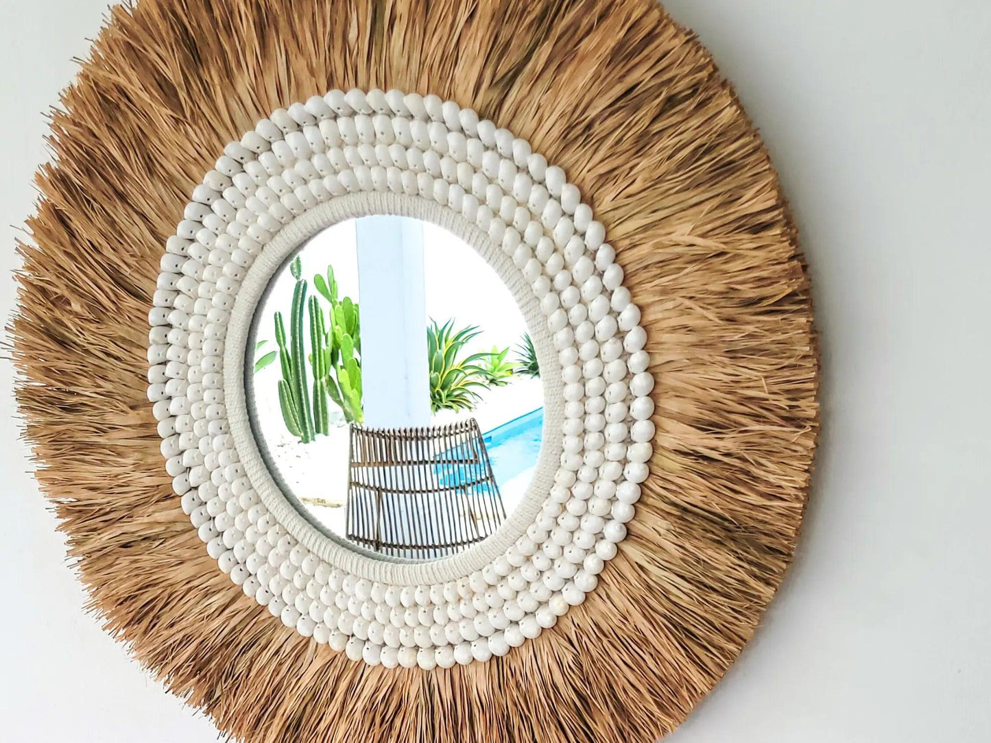 Edler Boho Wandspiegel mit Raffia und Muscheln – Perfekt für ein tropisches Lebensgefühl